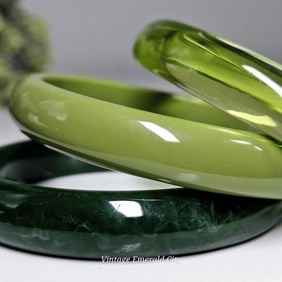Emerald City Collection Bangles Set /3 Mixed Green Tones Bracelets Boho Acrylic - Picture 3 of 8